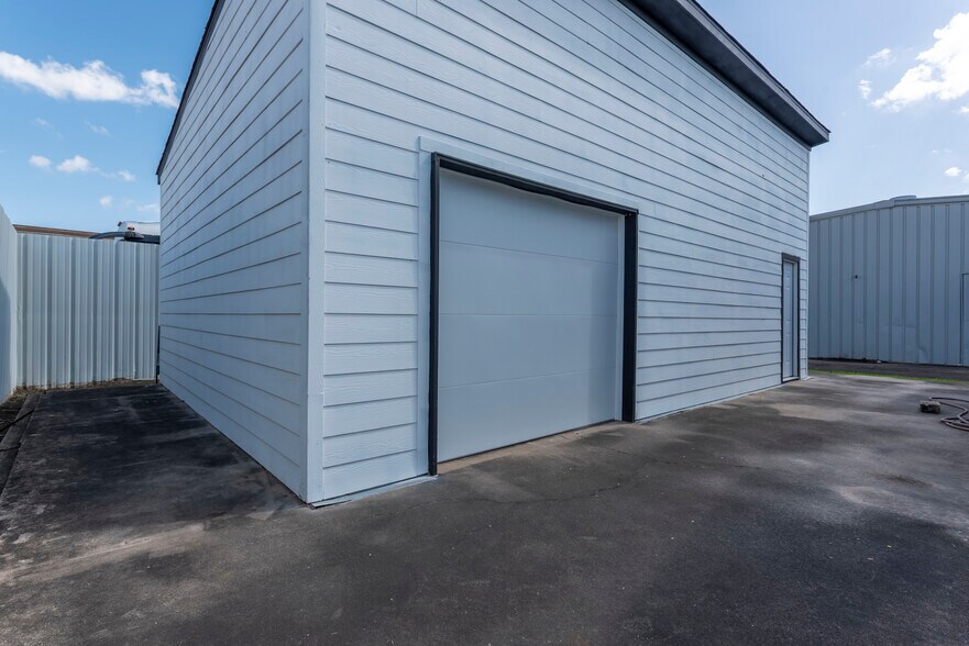 More Photos Of 2003 Highway 90 a, Missouri City Office For Sale