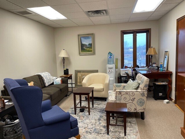 More Photos Of 133 Mountain Rd, Suffield Office For Lease