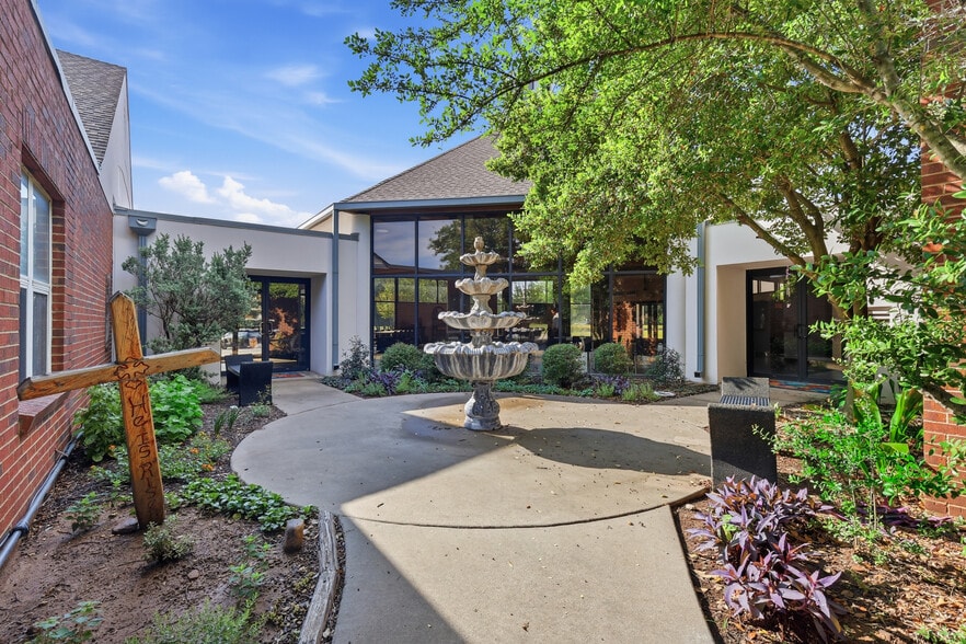 More Photos Of 2045 SE Green Oaks Blvd, Arlington Religious Facility For Sale