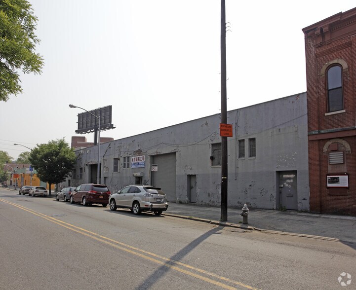 More Photos Of 191-193 Van Brunt St, Brooklyn Warehouse For Lease