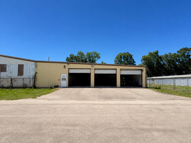 More Photos Of 8635 E Mt Houston Rd, Houston Warehouse For Lease