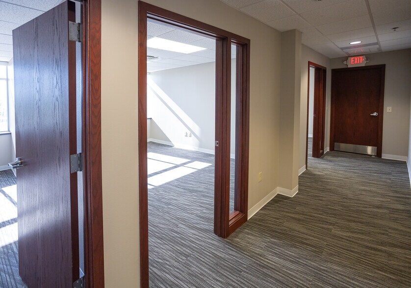 More Photos Of 19105 W Capitol Dr, Brookfield Medical For Lease