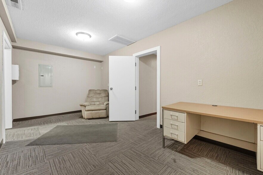 More Photos Of 635 E Business 30, Columbia City Showroom For Sale