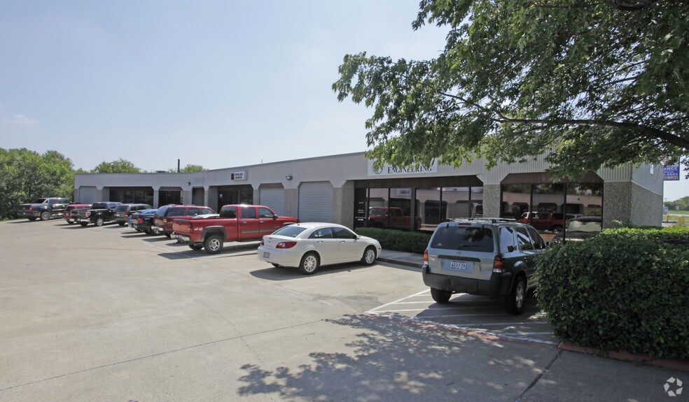 More Photos Of 4200 N Main St, Fort Worth Flex For Lease