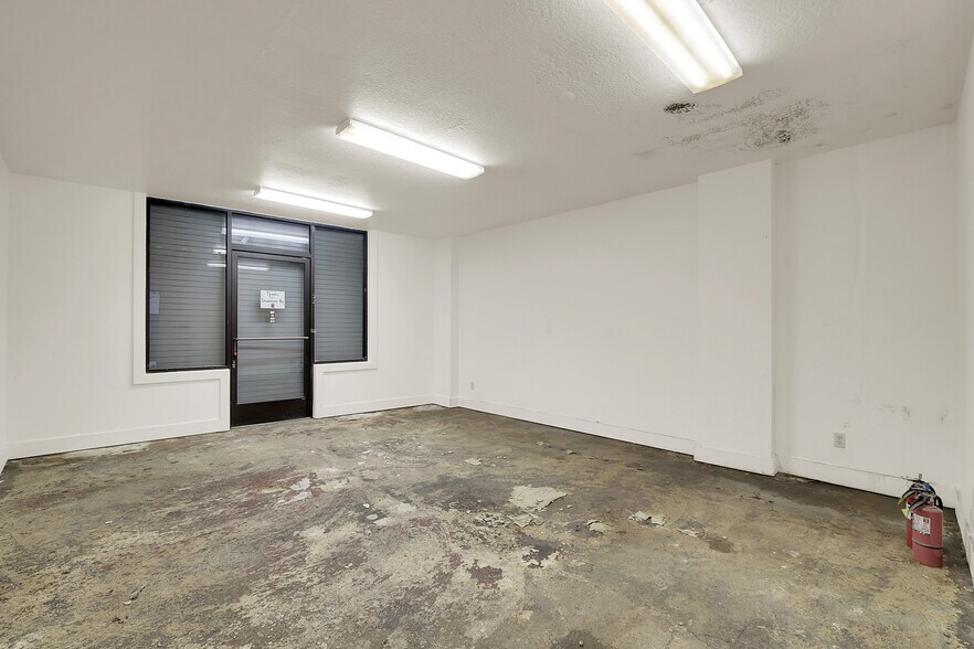 More Photos Of 2860 38th Ave, Oakland Auto Repair For Sale
