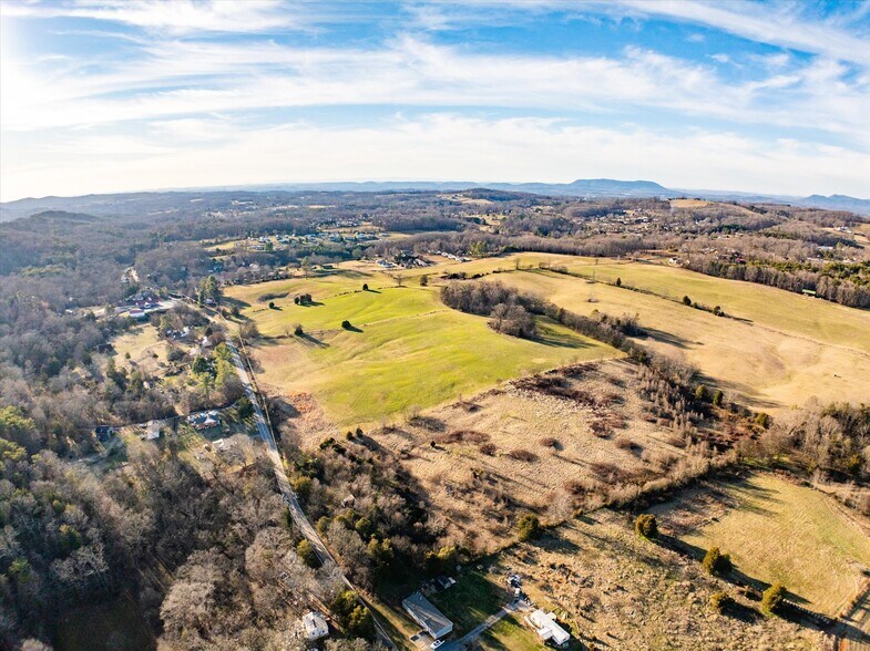 More Photos Of 520 Thorngrove pike, Kodak Land For Sale