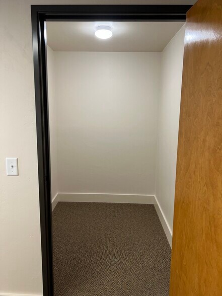More Photos Of 750 W 10th Ave, Junction City Office For Lease