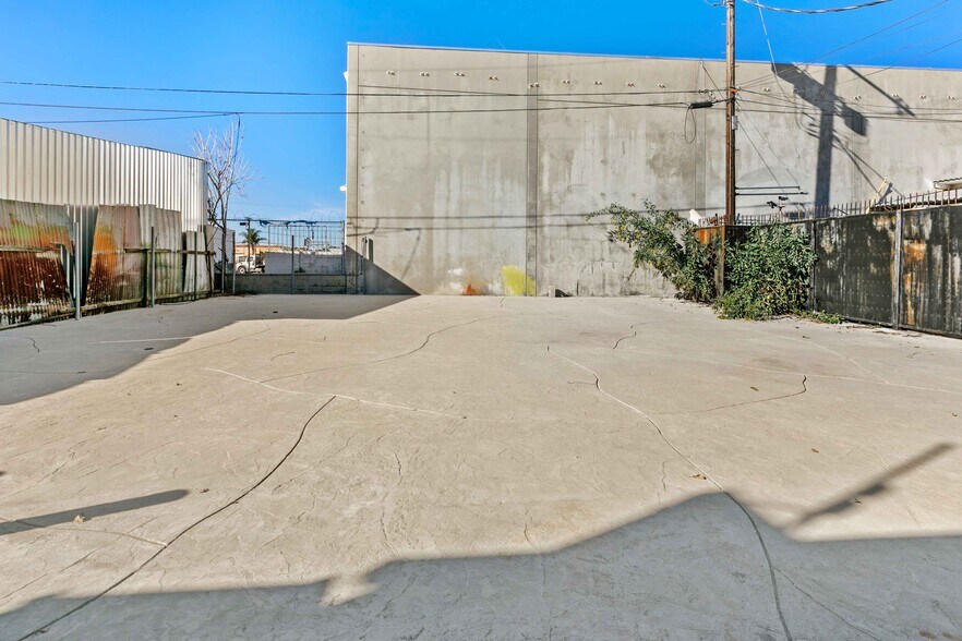 More Photos Of 11285 Goss St, Sun Valley Warehouse For Sale