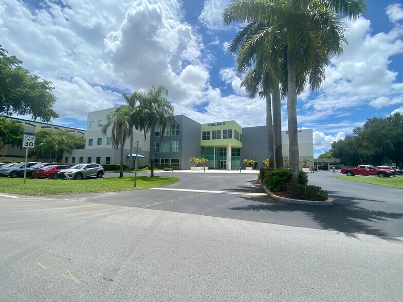 More Photos Of 7900 NW 154th St, Miami Lakes Office For Lease