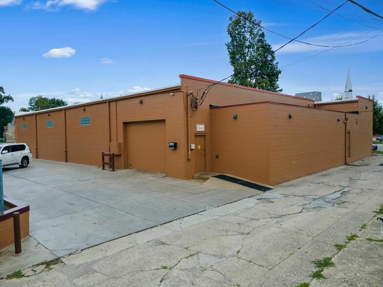 More Photos Of 3369 Boulevard Pl, Indianapolis Industrial For Lease