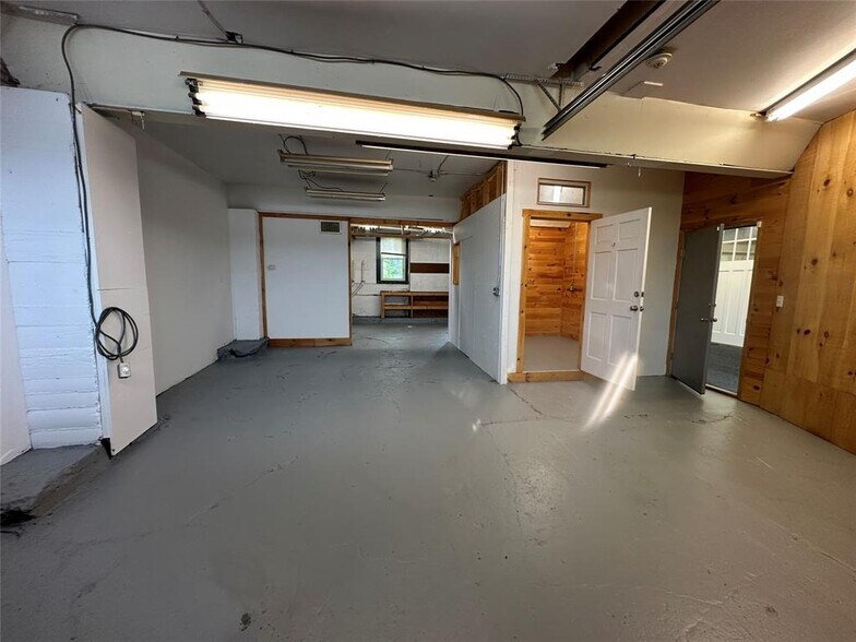 More Photos Of 2 Schoolhouse Rd, Pine Island Loft Creative Space For Lease