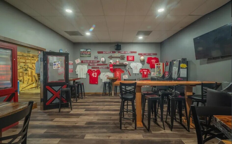 More Photos Of 1107 Cherokee Ave, Seneca Restaurant For Sale