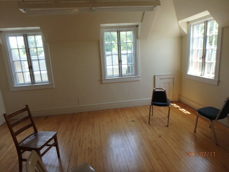 More Photos Of 925 Main St, West Point Post Office For Lease