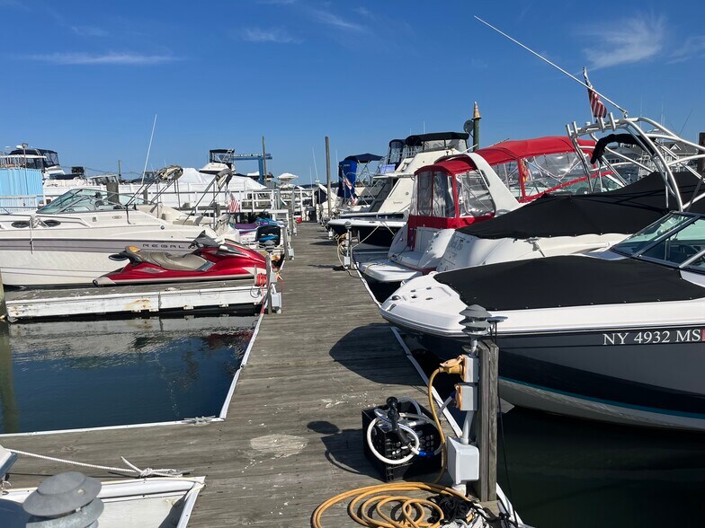 More Photos Of 95 Hudson Ave, Freeport Restaurant For Sale