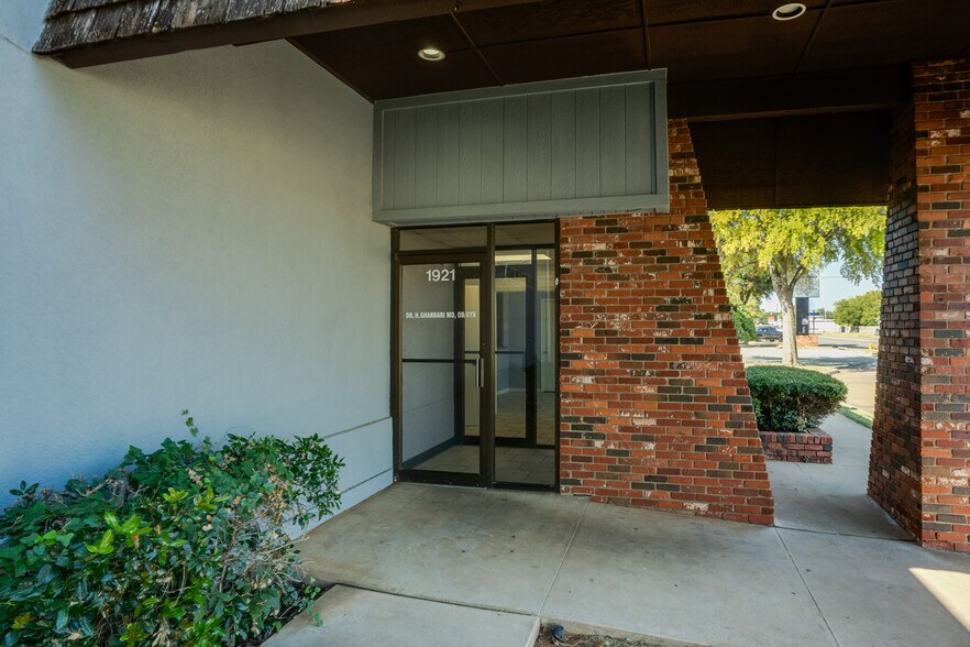 More Photos Of 1921 9th St, Wichita Falls Healthcare For Sale