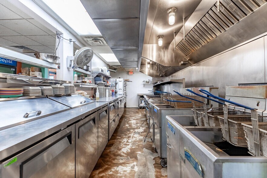 More Photos Of 840 S Broad St, Griffith Restaurant For Sale