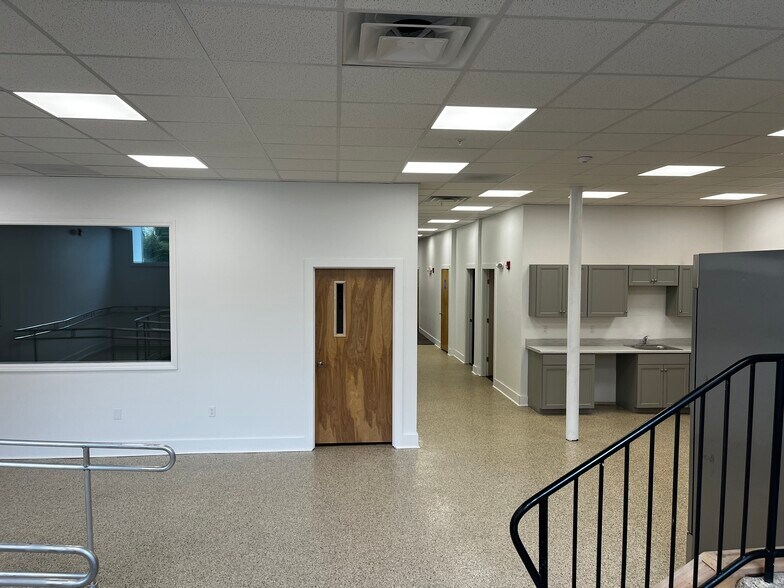 More Photos Of 75 Bacon St, Biddeford Religious Facility For Lease