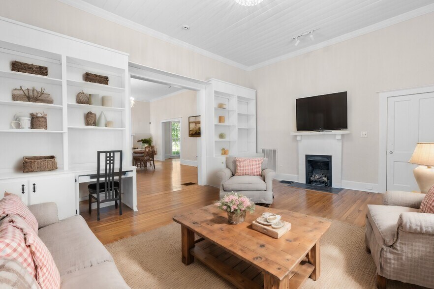 More Photos Of 219 Old Mill Rd, Winchester Office For Sale