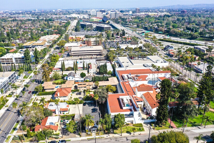 More Photos Of 207 W 20th St, Santa Ana Office For Sale