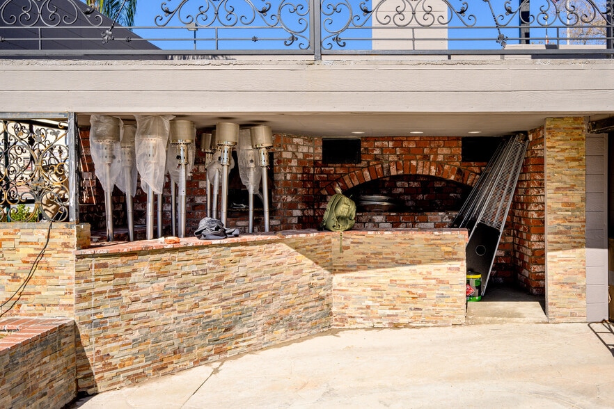 More Photos Of 6500 Foothill Blvd, Tujunga Restaurant For Sale