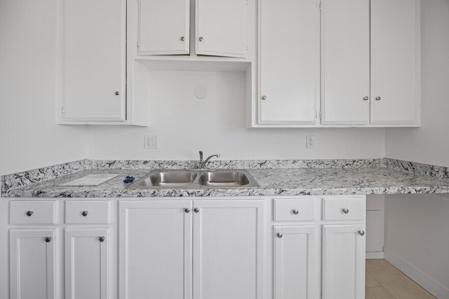 More Photos Of 1445 N Wilmington Blvd, Wilmington Multifamily For Sale