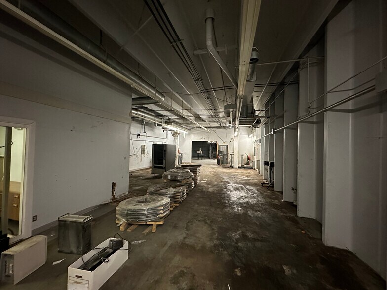 More Photos Of 126 S Griffith St, El Dorado Warehouse For Sale