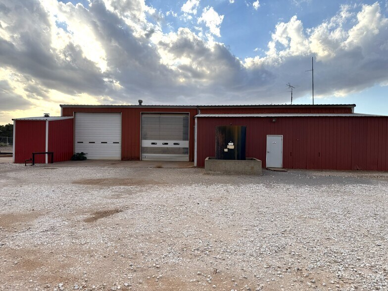 More Photos Of 110 W Twelfth St, Ringwood Warehouse For Sale