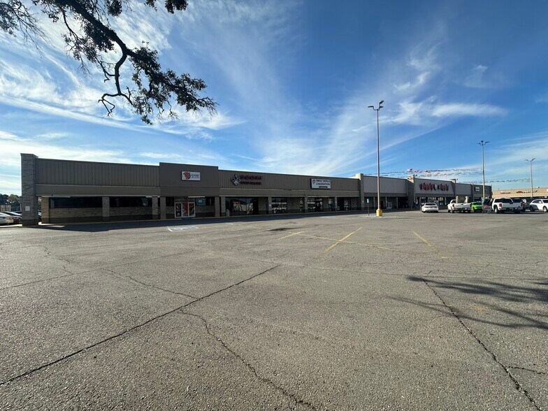 More Photos Of 5505 Cameron St, Scott Unknown For Lease