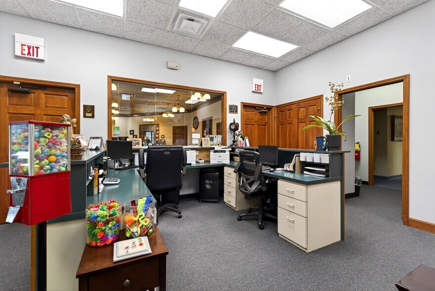 More Photos Of 1964 N Lakeman Dr, Bellbrook Medical For Sale