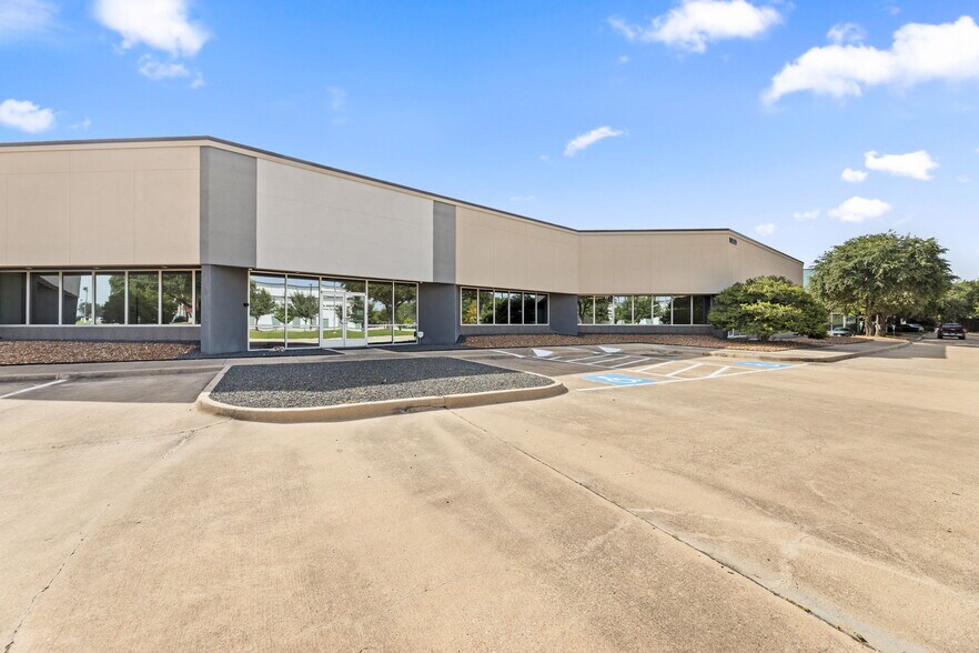 Primary Photo Of 12920 Senlac Dr, Farmers Branch Research And Development For Lease