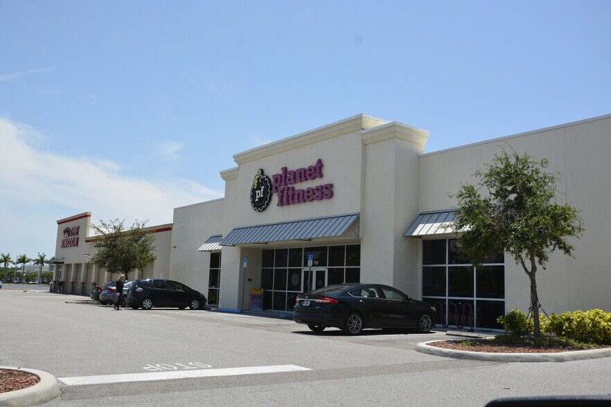 More Photos Of 501 N Beneva Rd, Sarasota Unknown For Lease
