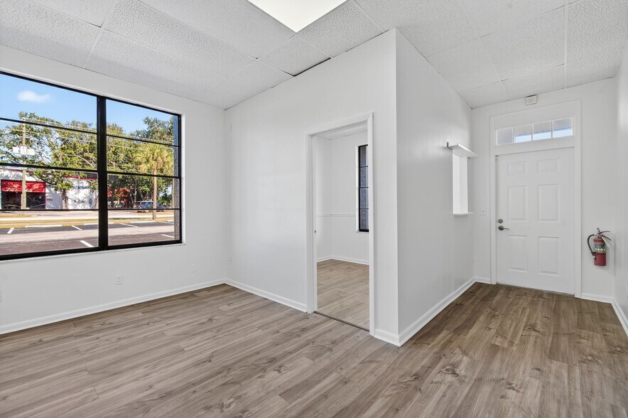 More Photos Of 11350 66th St N, Largo Office Residential For Lease