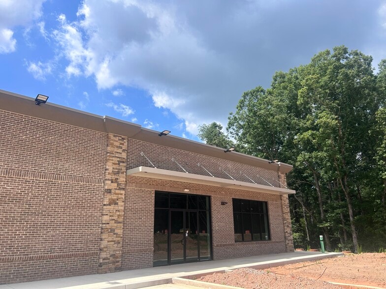 More Photos Of 6477 McEver Rd, Flowery Branch Restaurant For Lease
