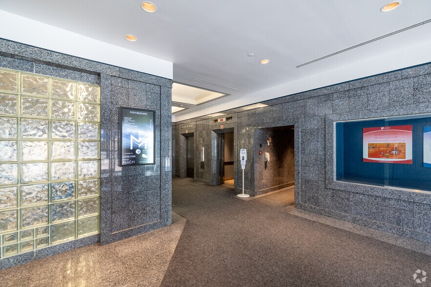 More Photos Of 5101-5151 Rue Buchan, Montréal Office For Lease