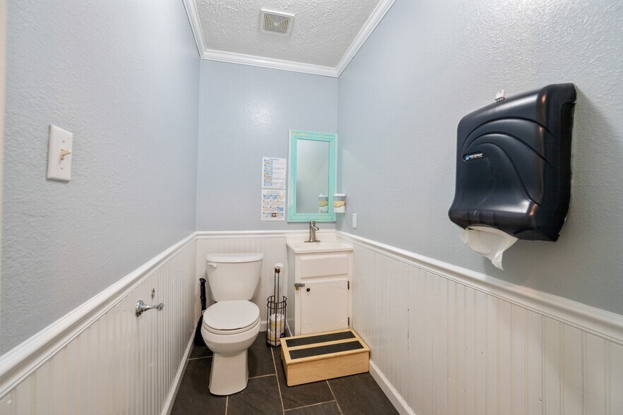 More Photos Of 10366 Highway 100, Scotts Hill Flex For Sale