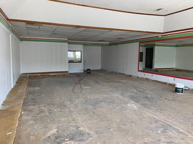 More Photos Of 2706 Samuell Blvd, Dallas Storefront For Lease