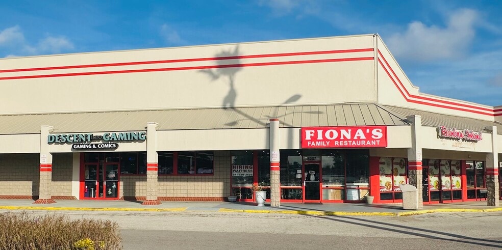 More Photos Of 5165-5261 33rd St E, Bradenton Storefront For Sale