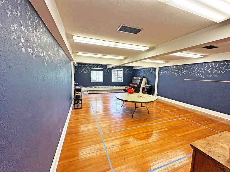 More Photos Of 14 N May St, Aurora Religious Facility For Sale