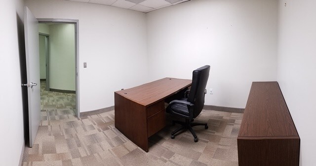 More Photos Of 2014 Renard Ct, Annapolis Showroom For Lease