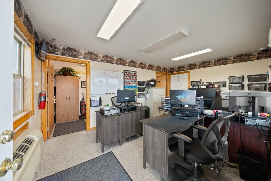 More Photos Of 4704 Drott Dr, Janesville Self Storage For Sale