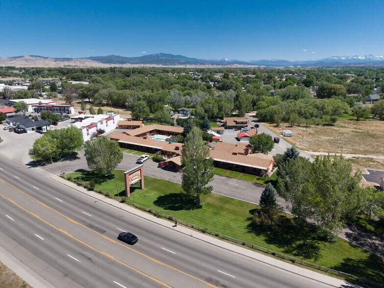 More Photos Of 1624 E Main St, Montrose Hotel For Sale