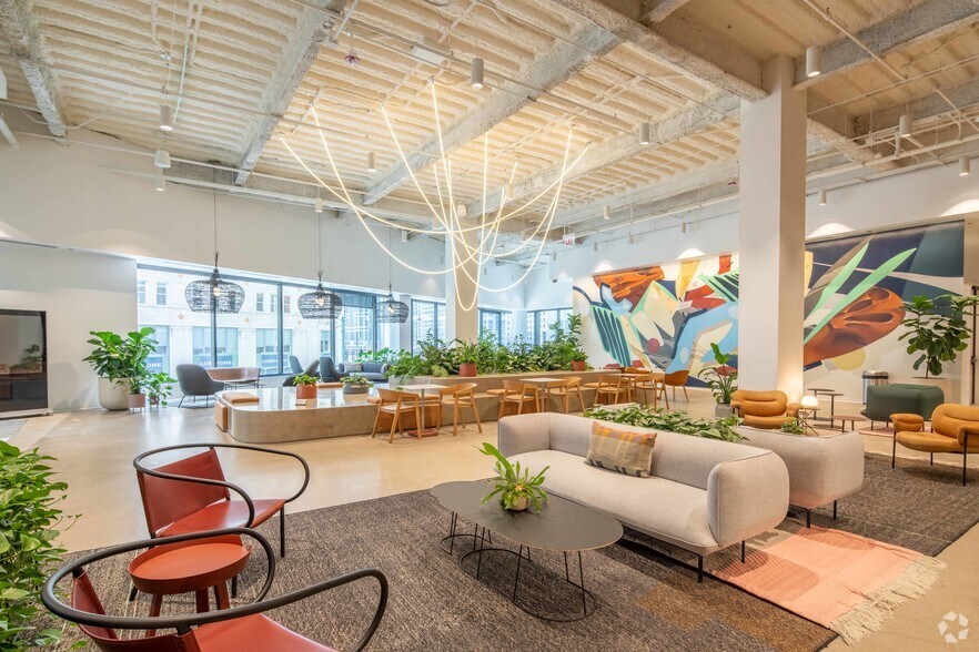 More Photos Of 350 N Orleans St, Chicago Office For Lease