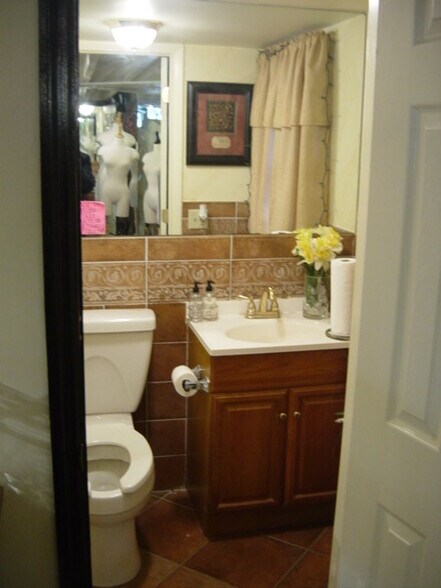 More Photos Of 43 Main St, Clinton Township Storefront For Sale