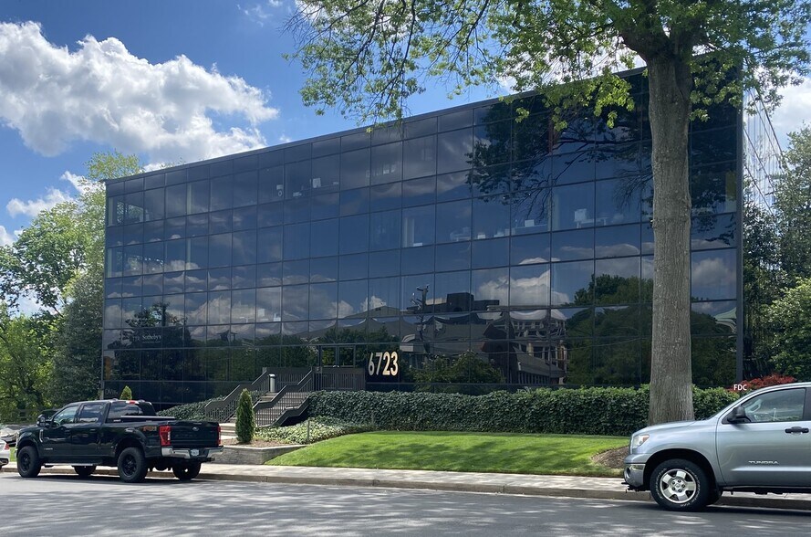 More Photos Of 6723 Whittier Ave, McLean Office For Lease