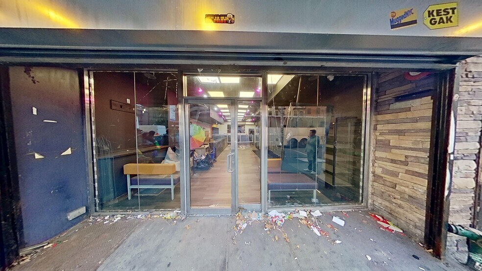More Photos Of 390 Eighth Ave, New York Freestanding For Lease