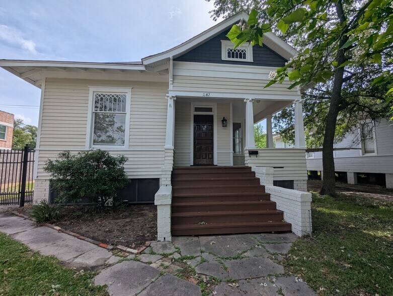 Primary Photo Of 1142 Yale St, Houston Office For Lease