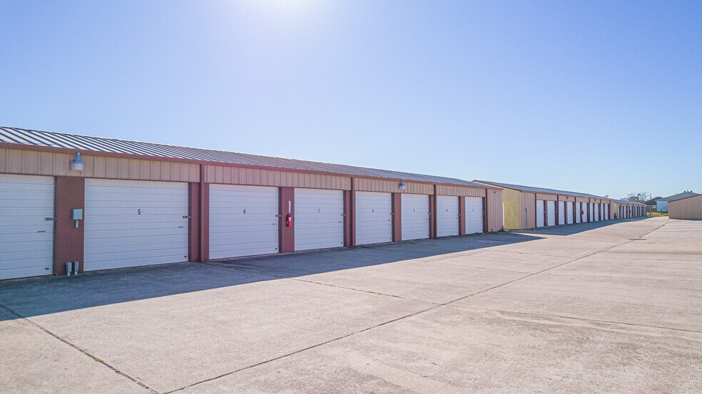 More Photos Of 207 27th St, San Leon Self Storage For Sale