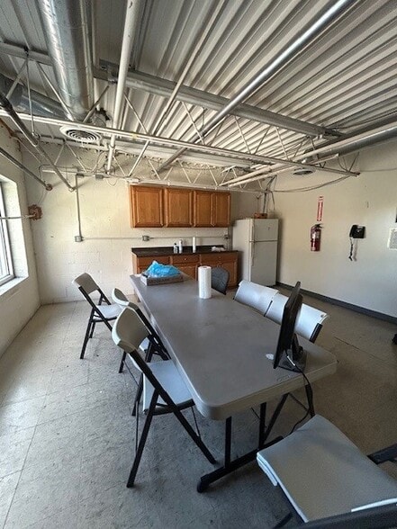 More Photos Of 5255 Port Royal Rd, Springfield Warehouse For Lease