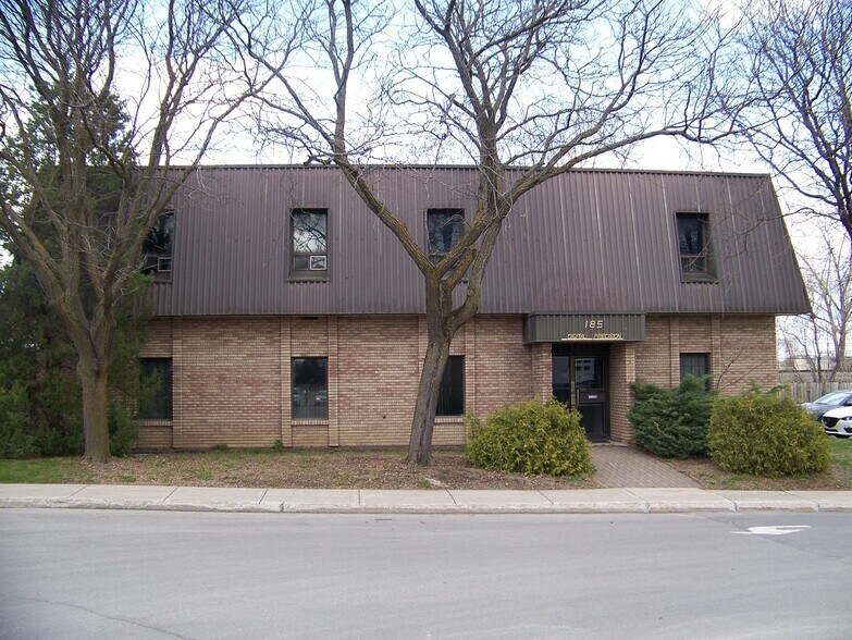 Primary Photo Of 185 Av du Pacifique, Laval Office For Sale