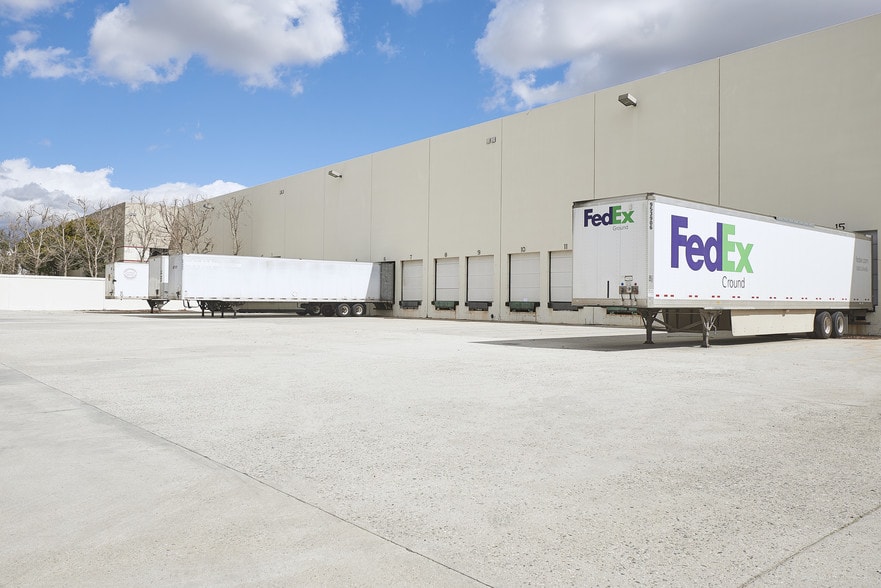 More Photos Of 19201 S Reyes Ave, East Rancho Dominguez Warehouse For Lease